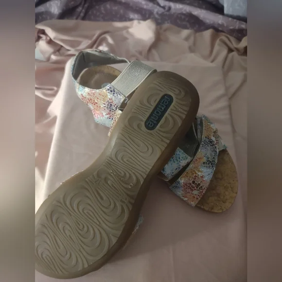 Women's Sandals - Picture 3 of 3